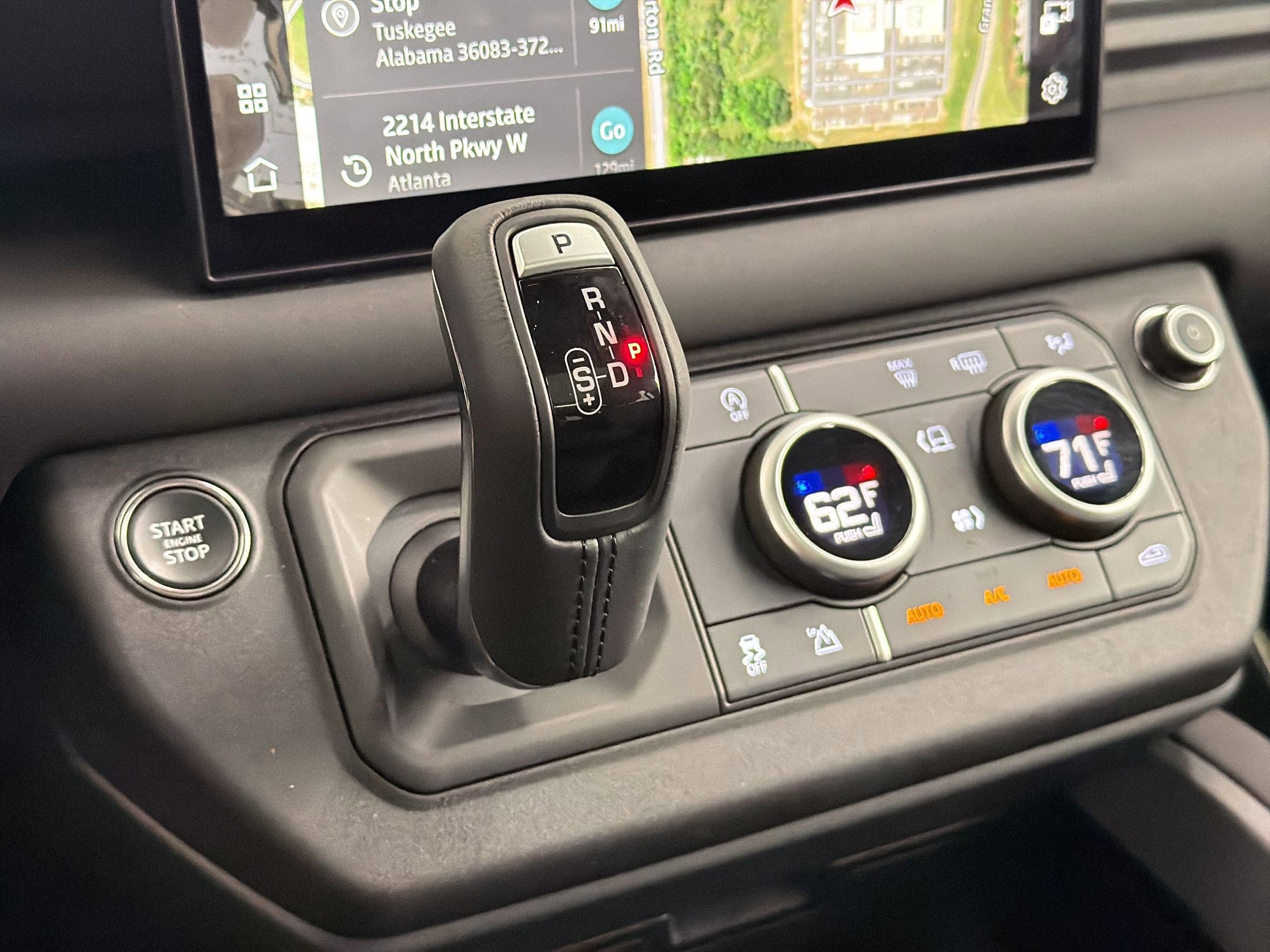 Used 2025 Land Rover Defender 110 S image 17