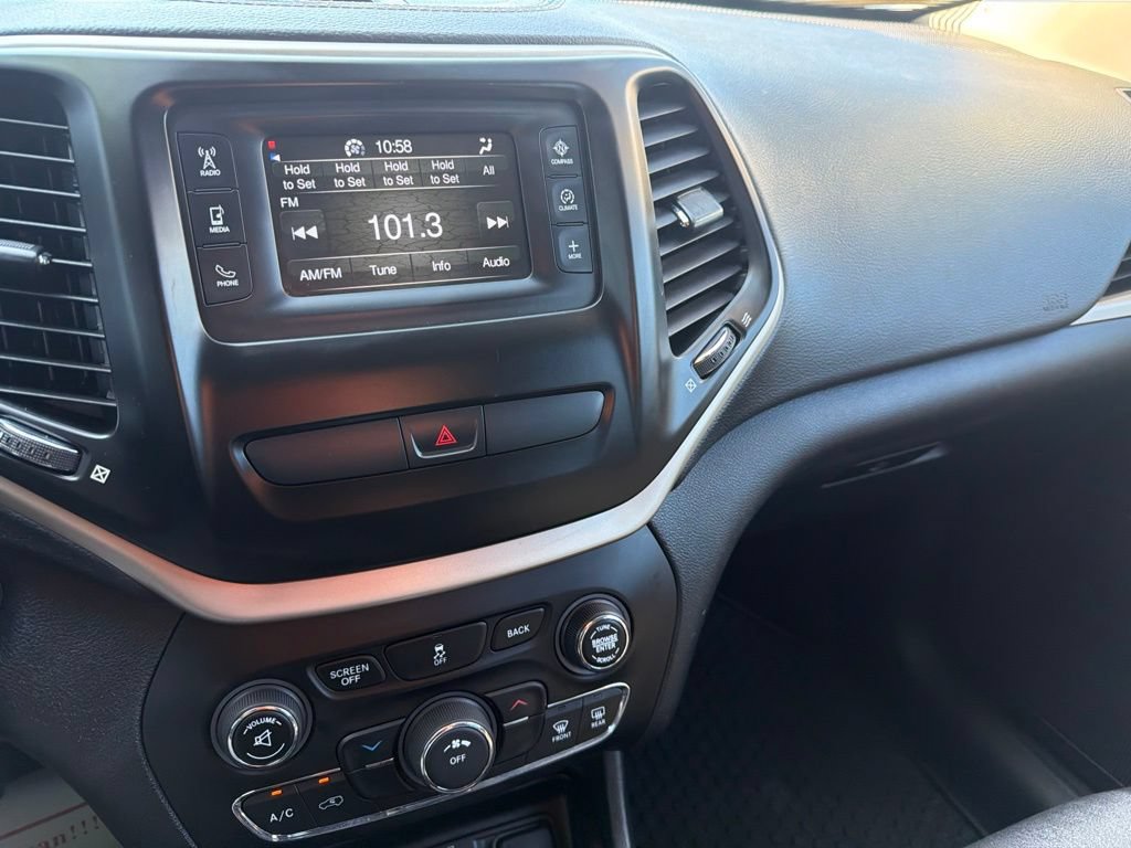 Used 2016 Jeep Cherokee Sport w/ Cold Weather Group FWD image 15