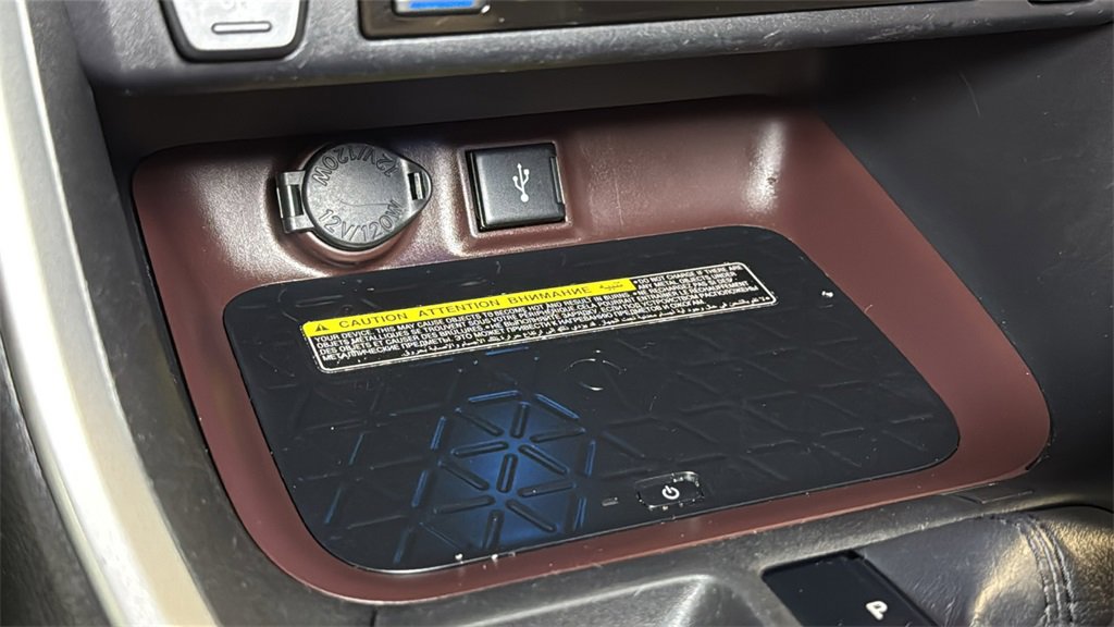 Used 2020 Toyota RAV4 Limited image 32