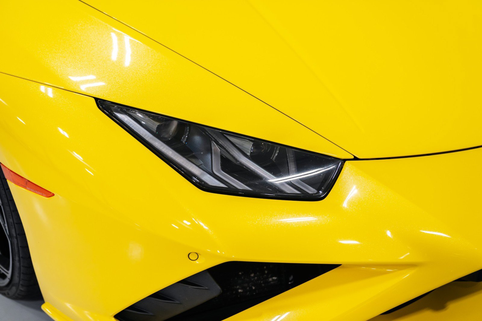 Used 2021 Lamborghini Huracan EVO RWD image 23
