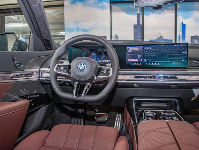 Used 2026 BMW 750e xDrive AWD/4WD image 16