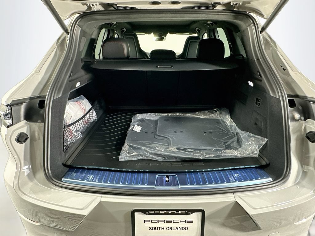 New 2026 Porsche Cayenne GTS AWD/4WD image 28