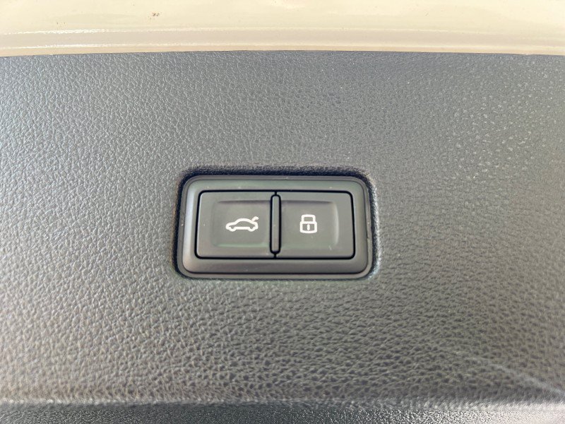 Used 2019 Audi Q8 Premium Plus w/ Premium Plus AWD/4WD image 47