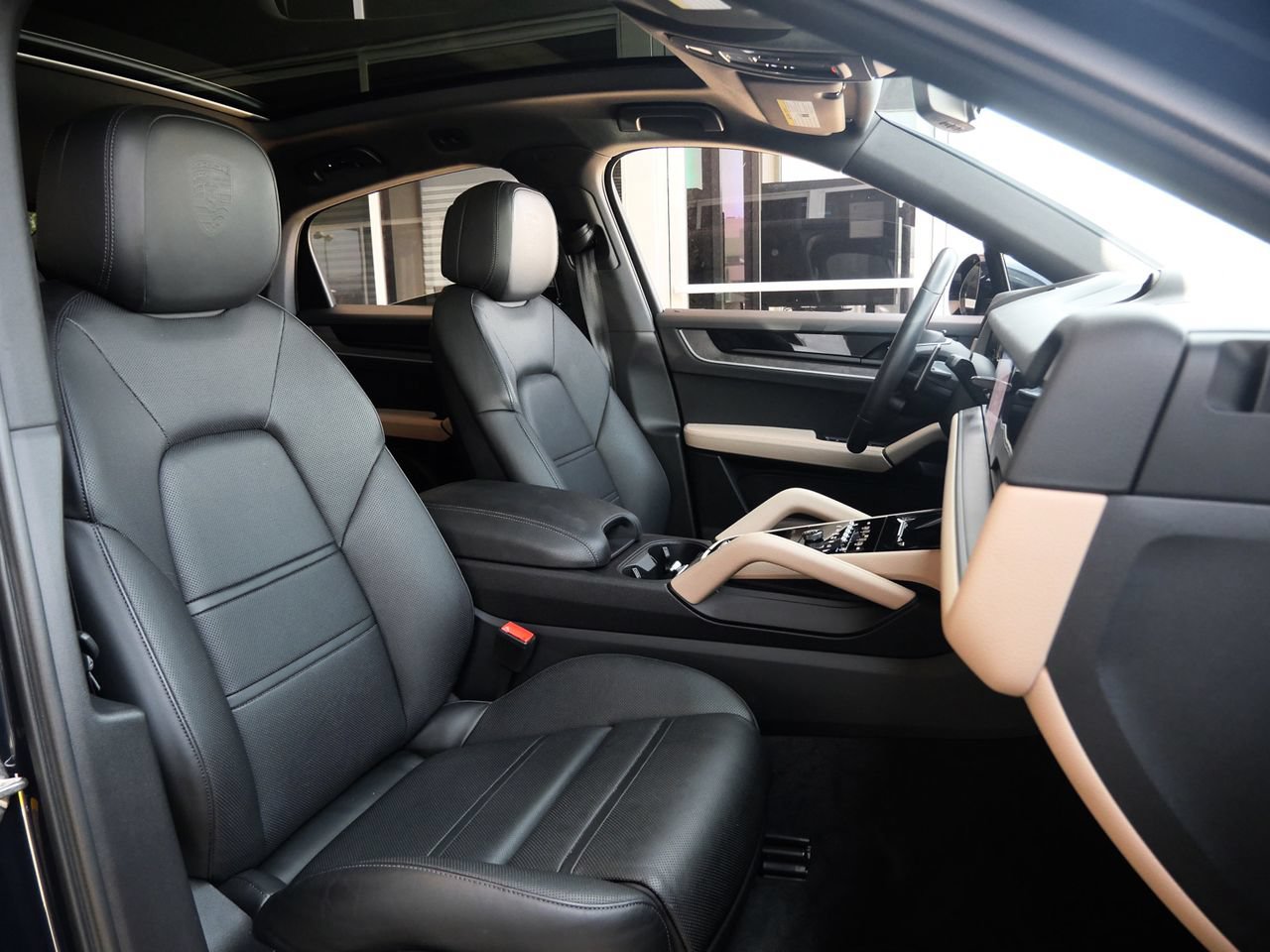 Used 2024 Porsche Cayenne Coupe AWD/4WD image 22