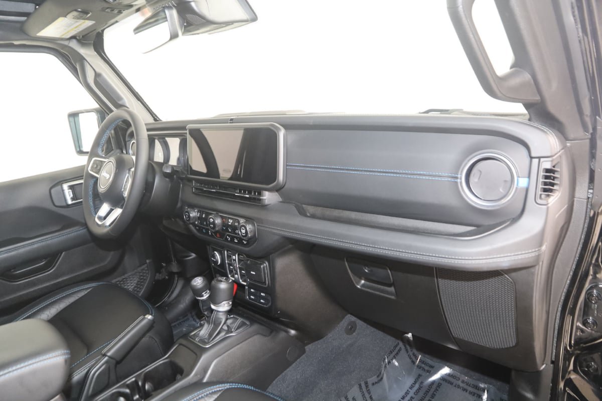 Used 2024 Jeep Wrangler High Altitude AWD/4WD image 33