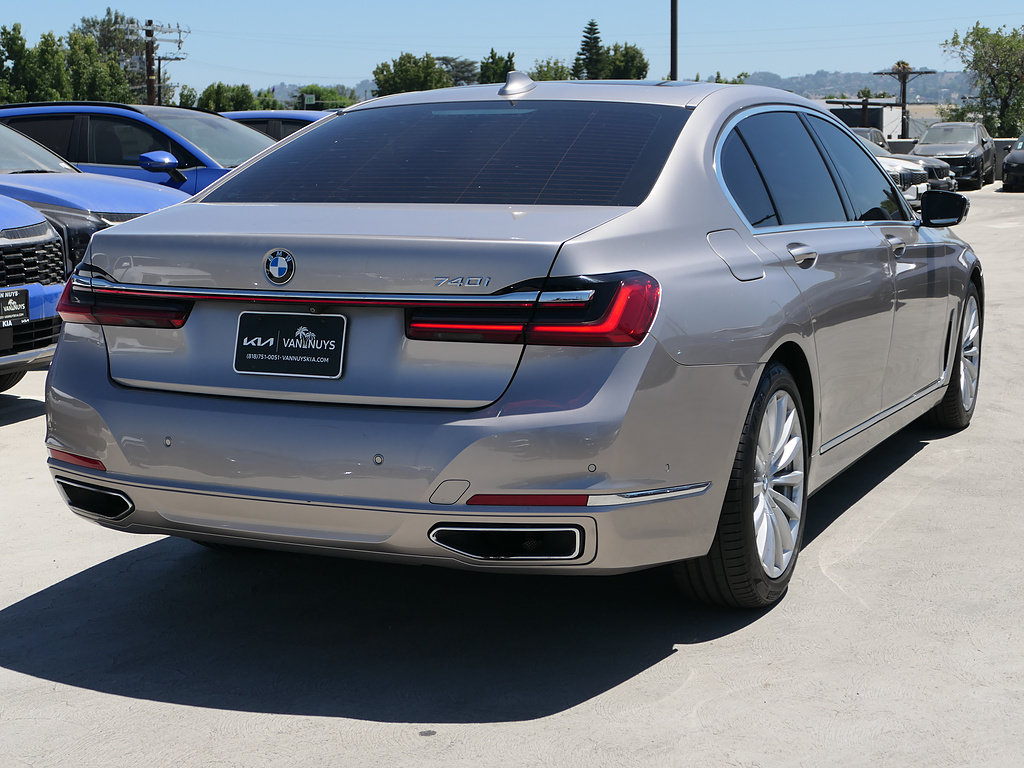Used 2020 BMW 740i w/ Premium Package RWD image 3
