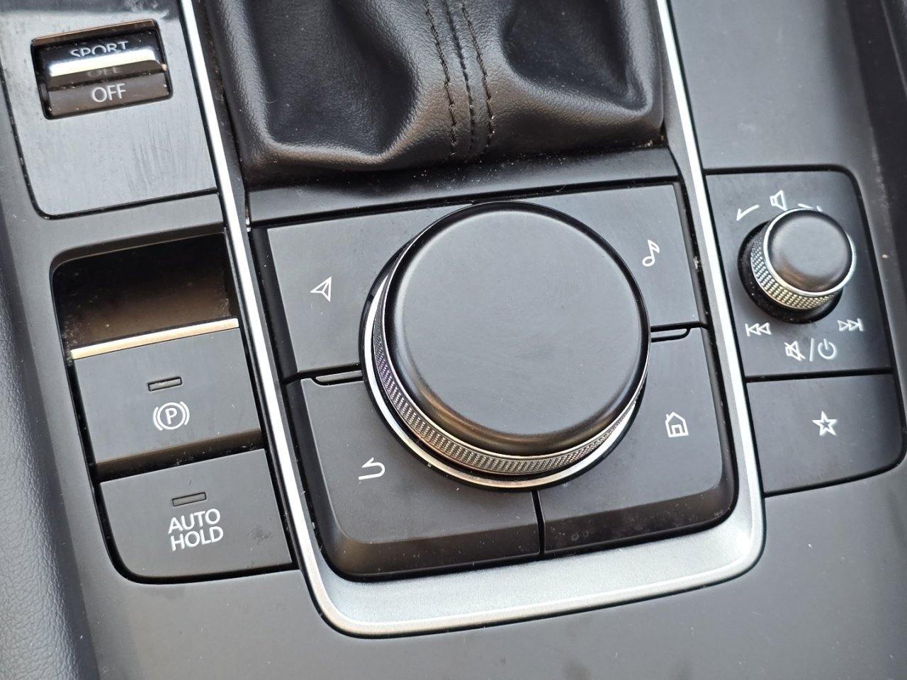 Used 2022 MAZDA MAZDA3 s image 8