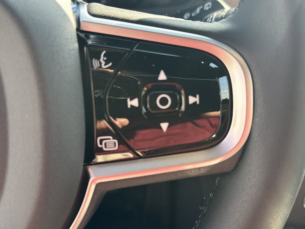 New 2026 Volvo XC90 B6 Plus w/ Protection Package Premier image 20