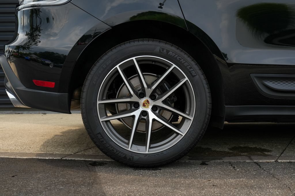Certified 2026 Porsche Macan AWD/4WD image 37