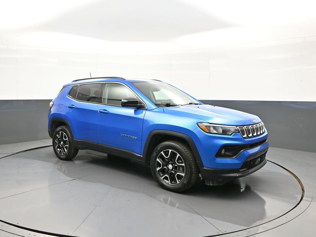 Used 2022 Jeep Compass Latitude w/ Sun and Sound Group AWD/4WD image 4