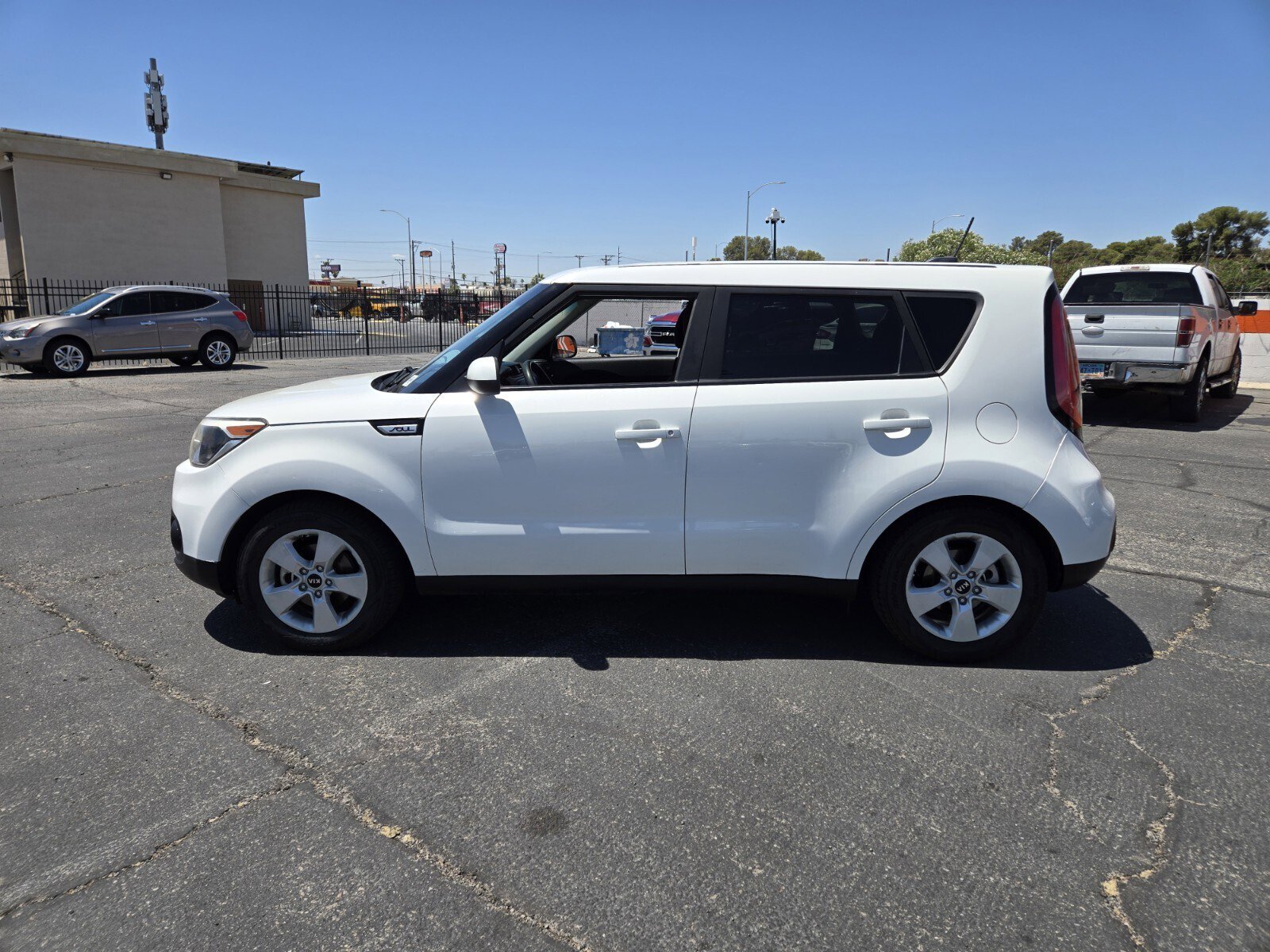 Used 2018 Kia Soul FWD image 2