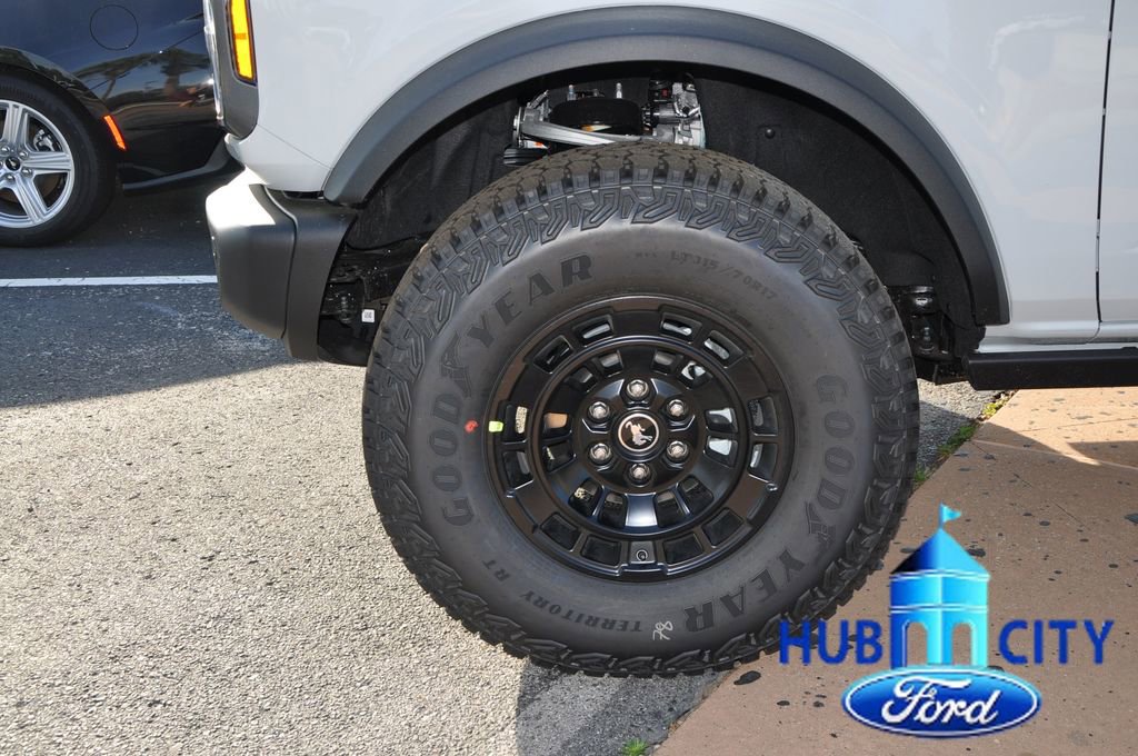New 2026 Ford Bronco Badlands image 9