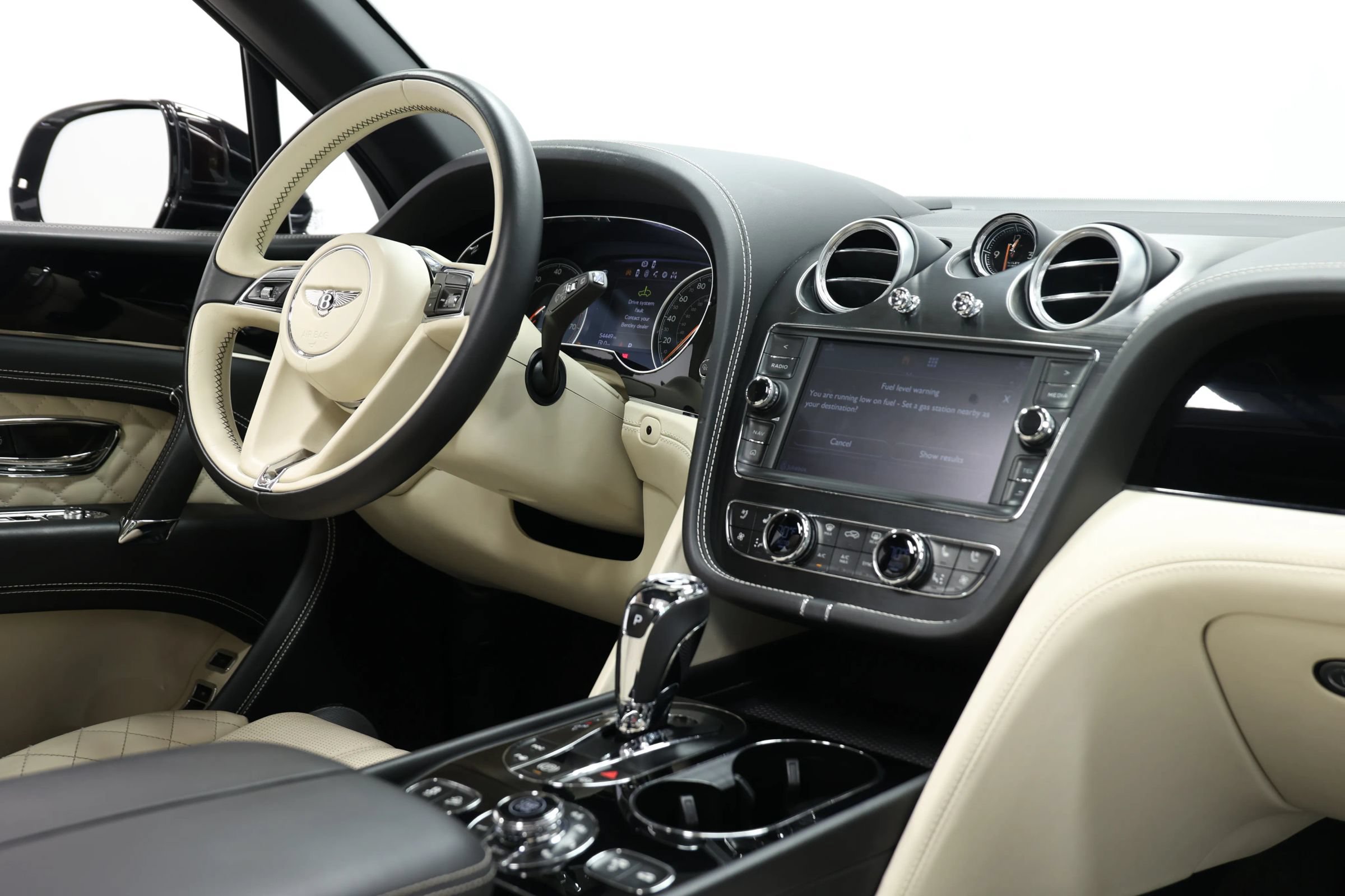 Used 2017 Bentley Bentayga AWD/4WD image 98