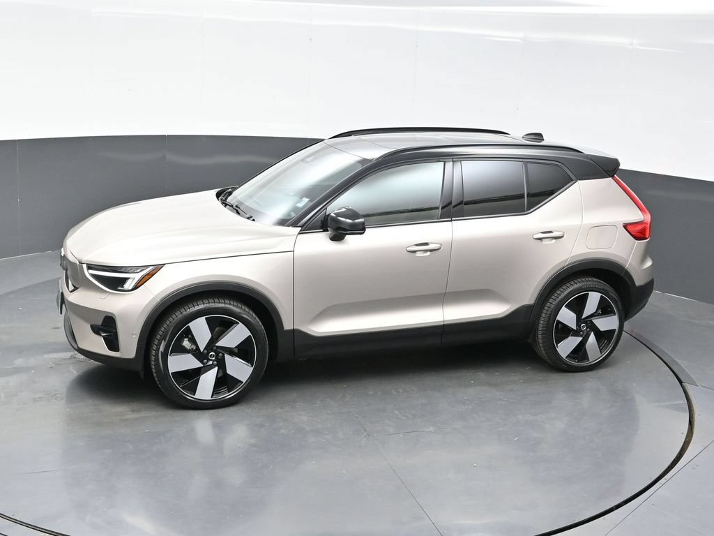 Used 2023 Volvo XC40 Recharge Plus AWD/4WD image 32