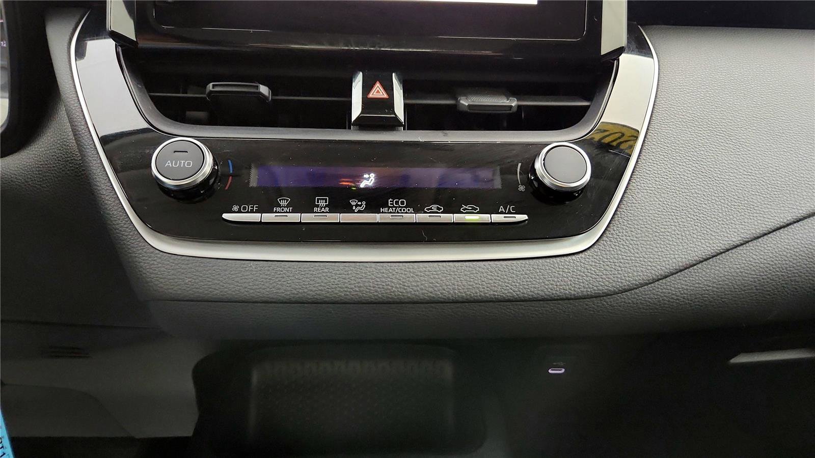 Used 2024 Toyota Corolla LE image 30