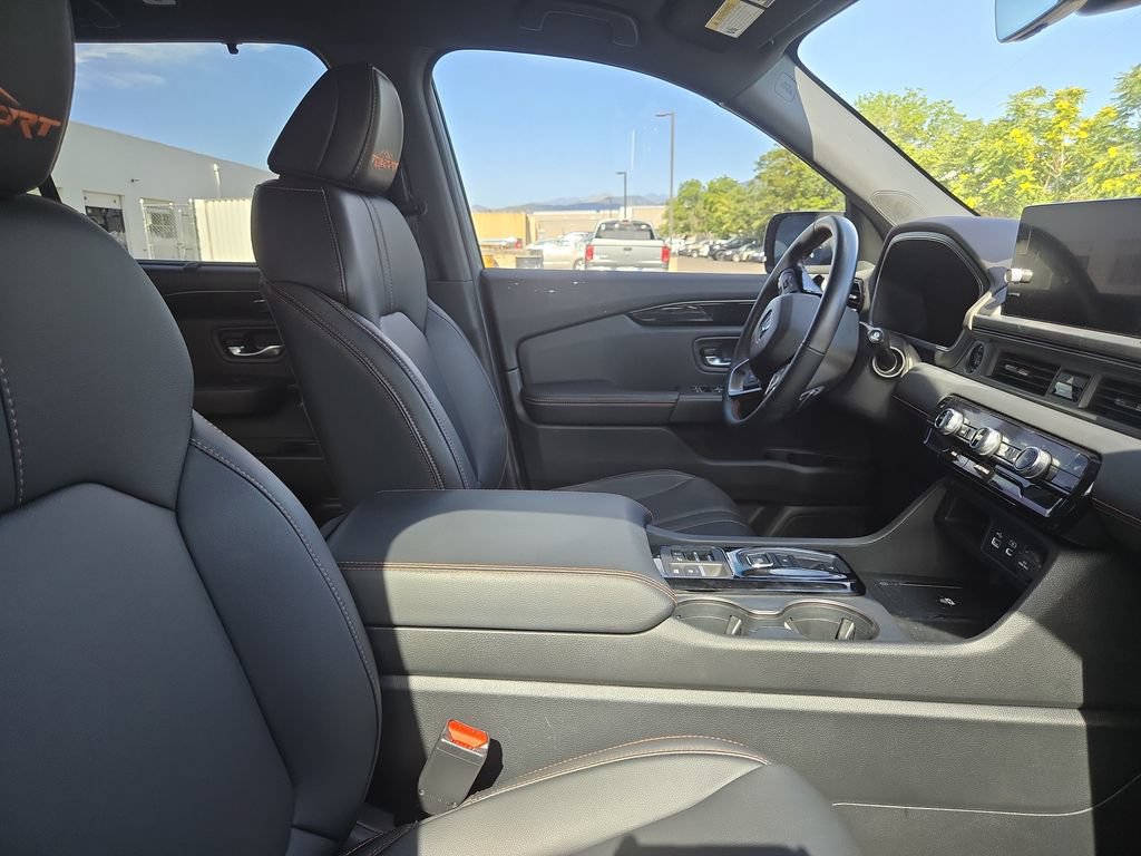 Used 2023 Honda Pilot TrailSport image 4