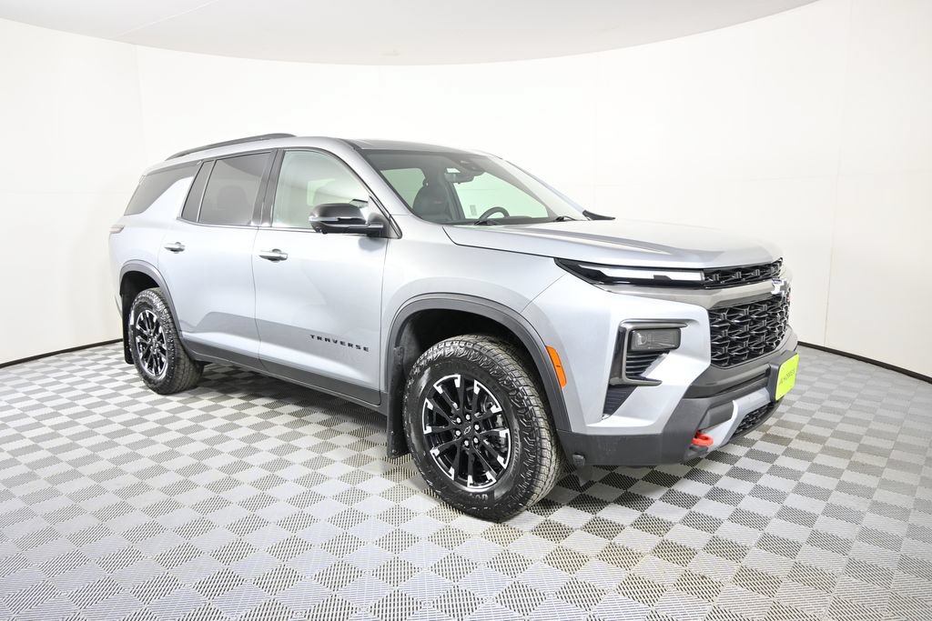 Used 2026 Chevrolet Traverse Z71 w/ LPO, Floor Liner Package AWD/4WD image 9