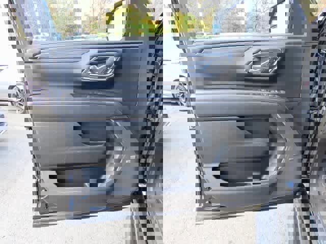 Used 2023 GMC Yukon SLT image 16