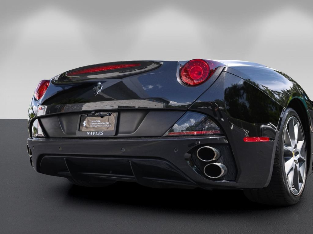 Used 2011 Ferrari California RWD image 18