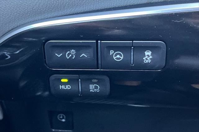 Certified 2018 Toyota Prius Prime Advanced FWD image 31