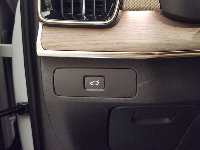 Certified 2026 Volvo XC90 B6 Plus w/ Protection Package Premier AWD/4WD image 22
