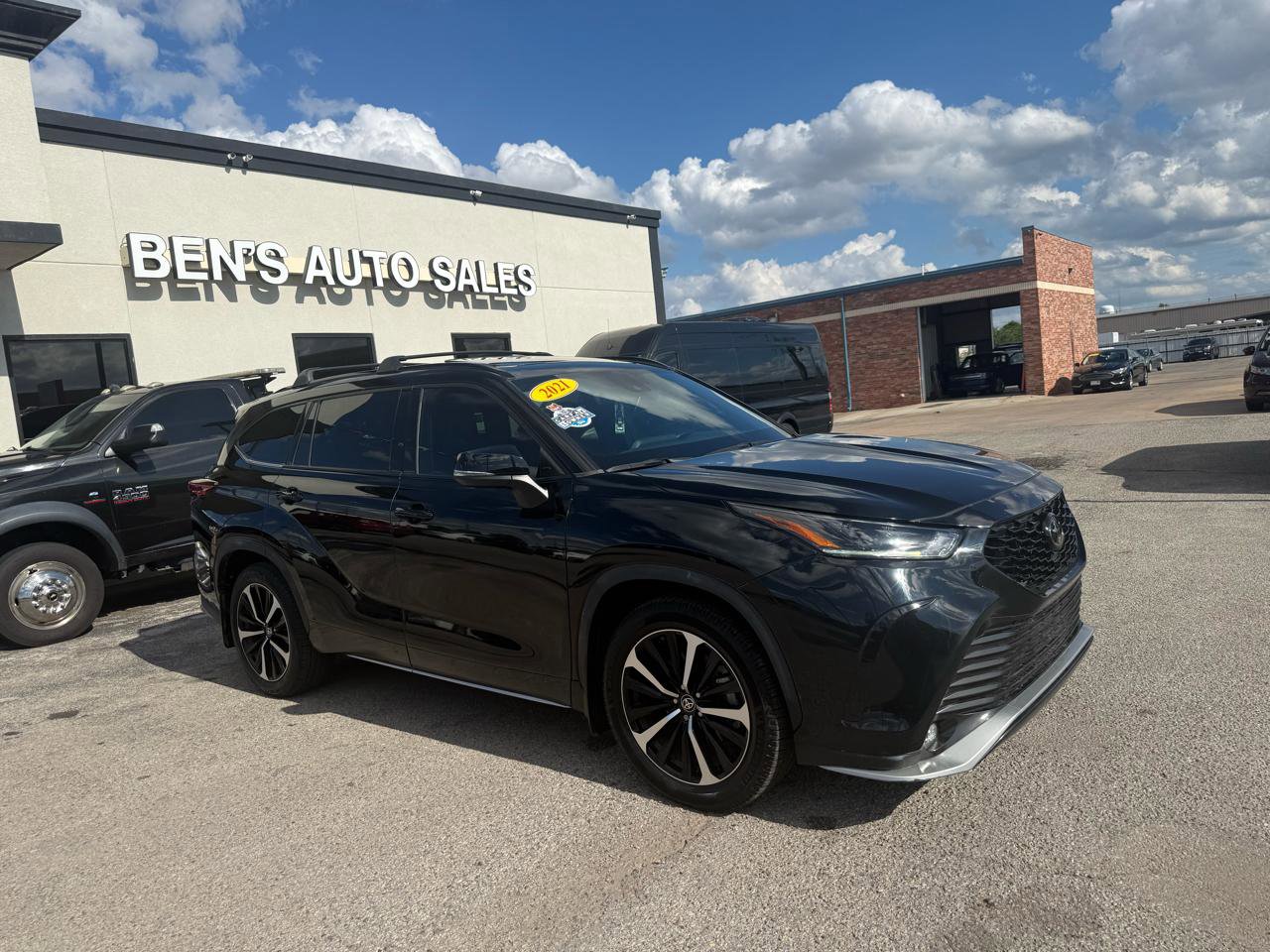 Used 2021 Toyota Highlander XSE FWD image 4