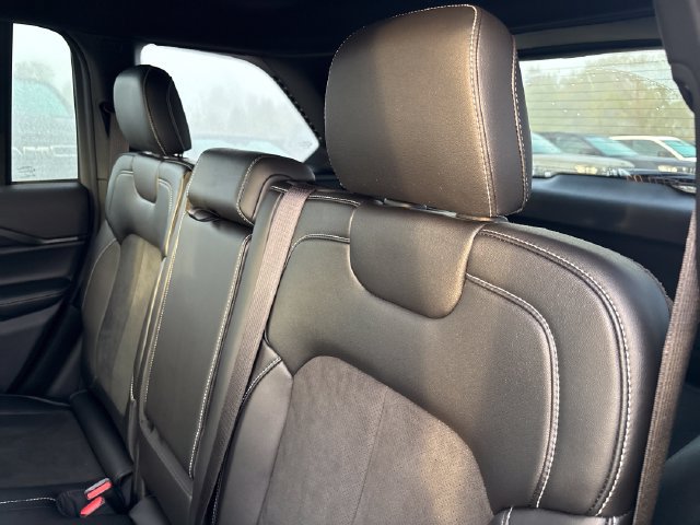 Used 2025 Jeep Grand Cherokee Altitude AWD/4WD image 22