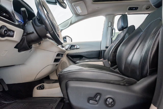 Used 2019 Chrysler Pacifica Limited FWD image 11