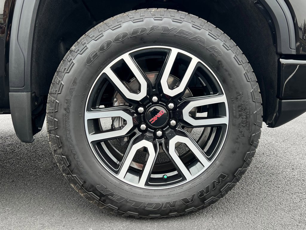 Used 2025 GMC Sierra 1500 AT4 w/ Technology Package image 18