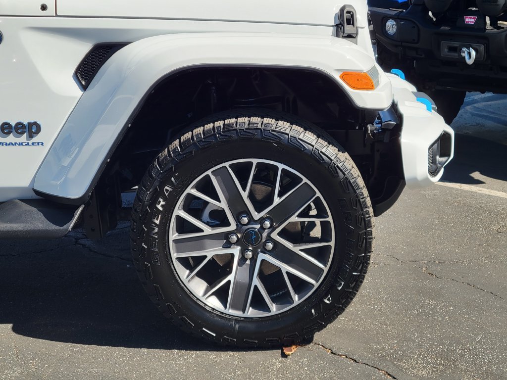 Used 2024 Jeep Wrangler High Altitude AWD/4WD image 30