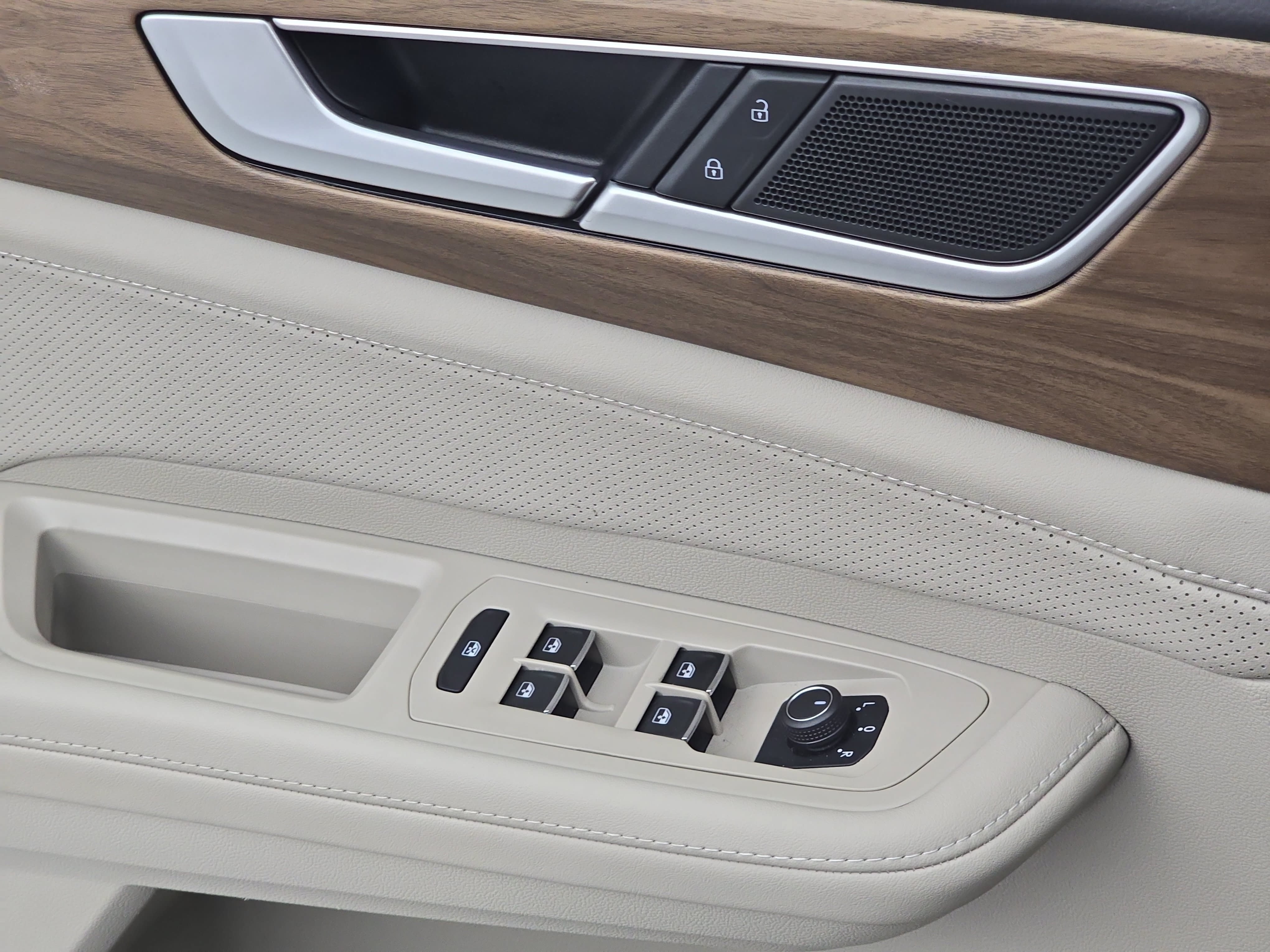 Certified 2026 Volkswagen Atlas SE FWD image 28