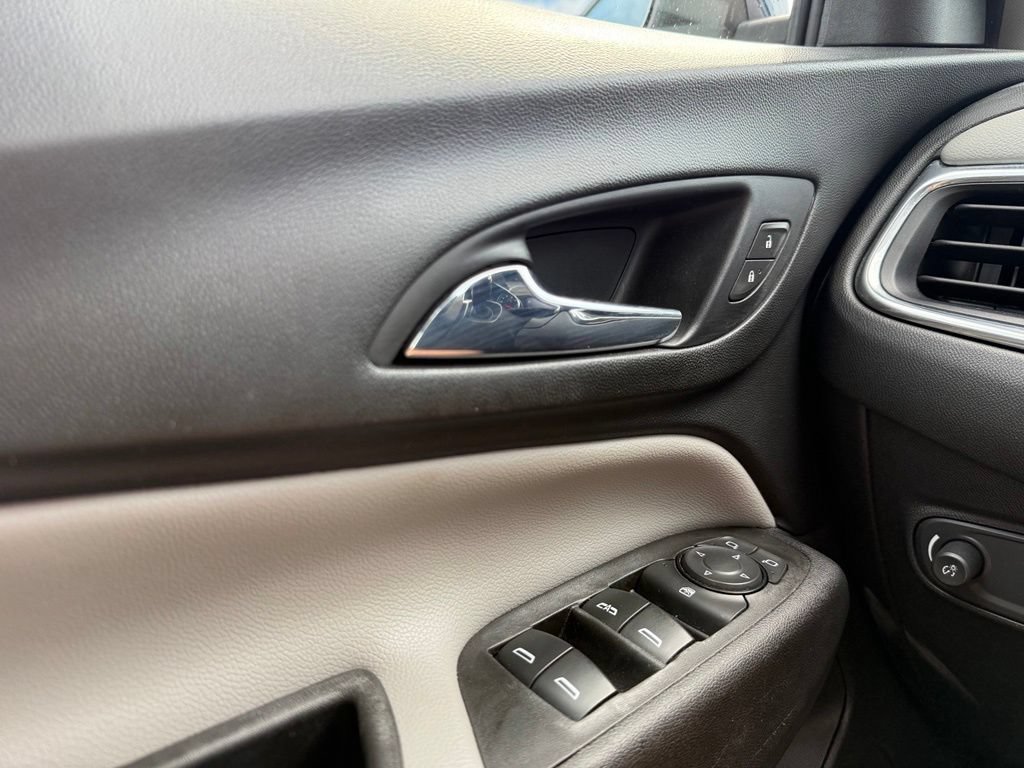 Used 2021 Chevrolet Equinox LT FWD image 12