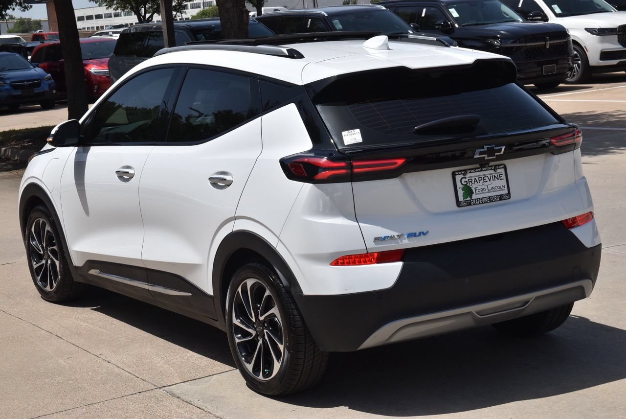 Used 2023 Chevrolet Bolt EUV Premier w/ Sun & Sound Package FWD image 10