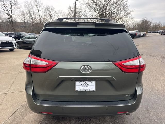 Used 2018 Toyota Sienna XLE w/ XLE Navigation Package image 4