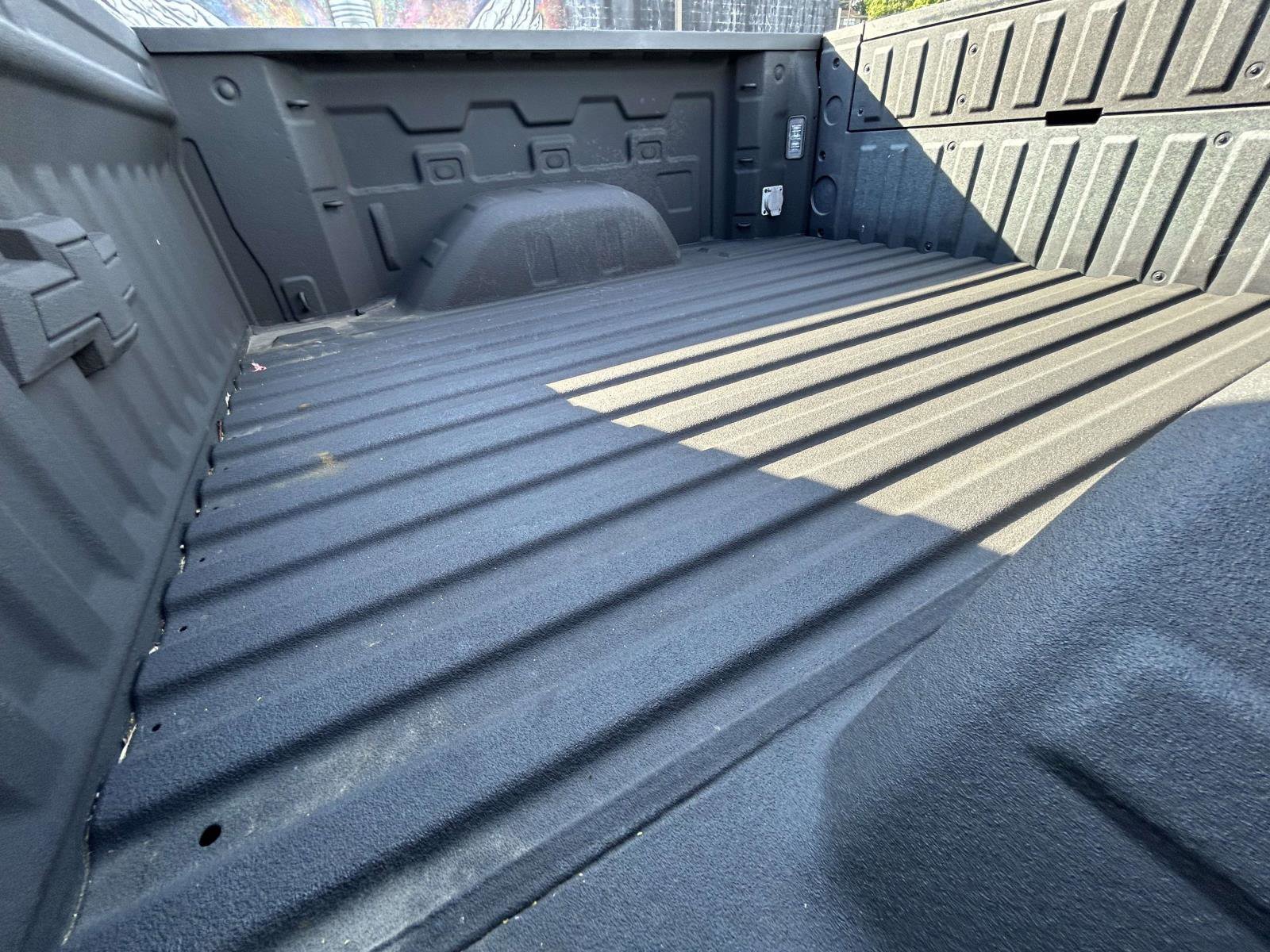 Used 2021 Chevrolet Silverado 1500 LTZ AWD/4WD image 16