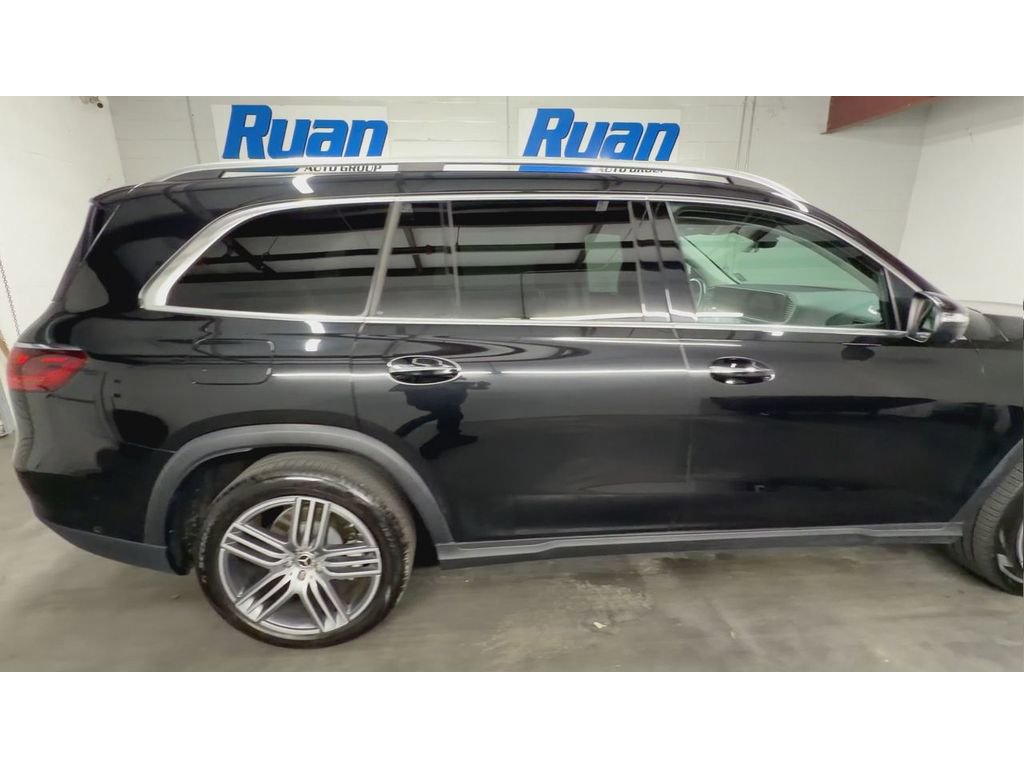Used 2024 Mercedes-Benz GLS 450 4MATIC image 9