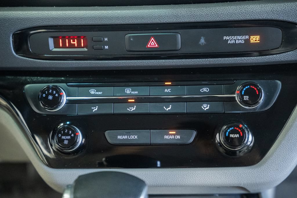 Used 2018 Kia Sedona LX FWD image 19