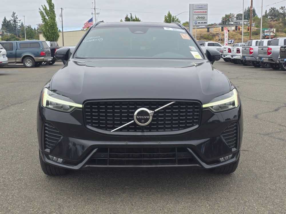 Used 2023 Volvo XC60 B5 Plus AWD/4WD image 19
