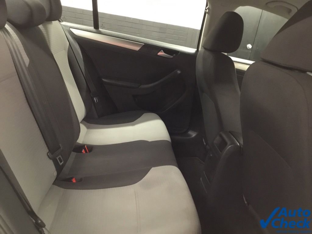 Used 2017 Volkswagen Jetta S w/ Jetta S Cold Weather Package image 32
