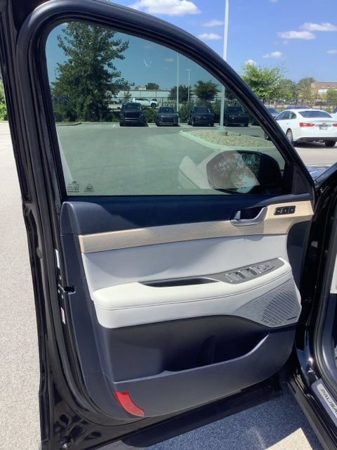 Used 2023 Hyundai Palisade Limited w/ Cargo Package AWD/4WD image 17