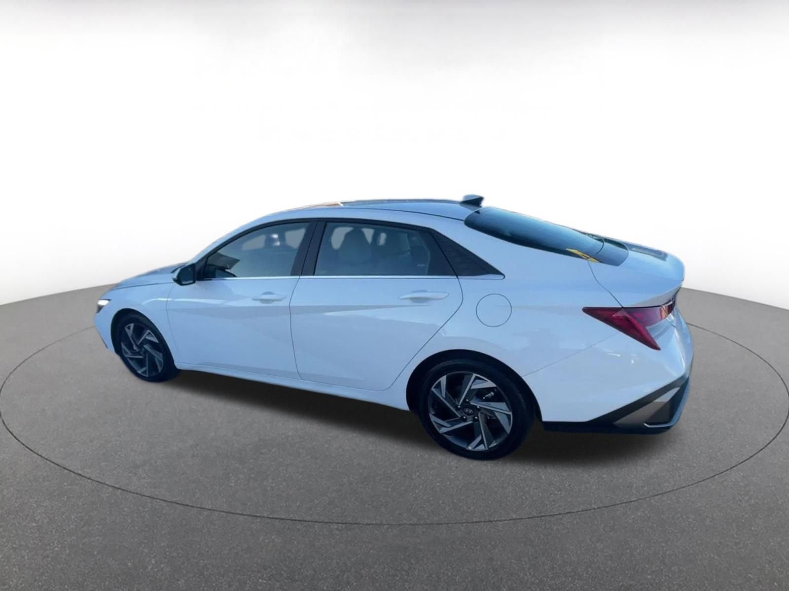 Used 2025 Hyundai Elantra Limited image 9