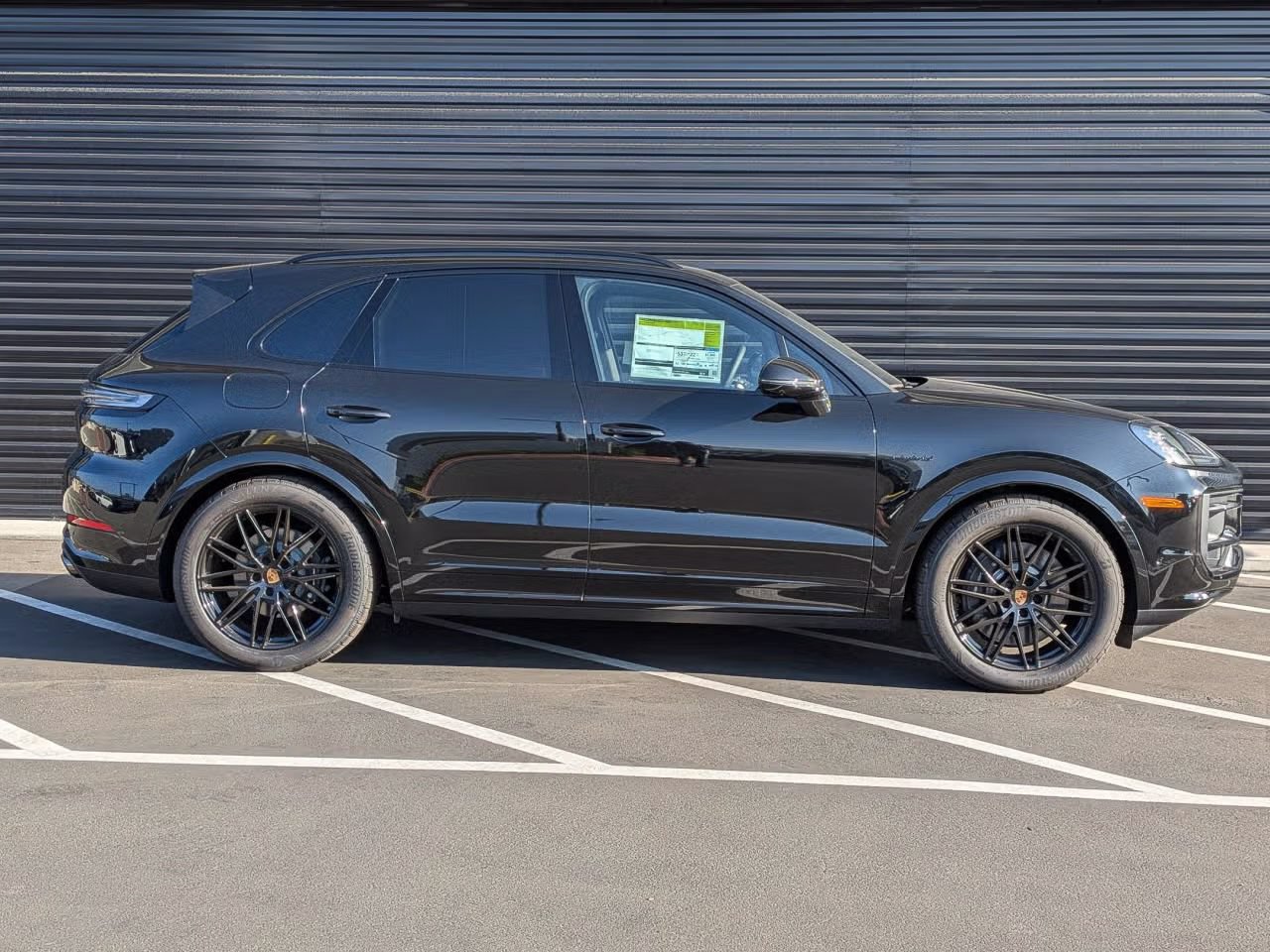 Certified 2025 Porsche Cayenne E-Hybrid AWD/4WD image 8