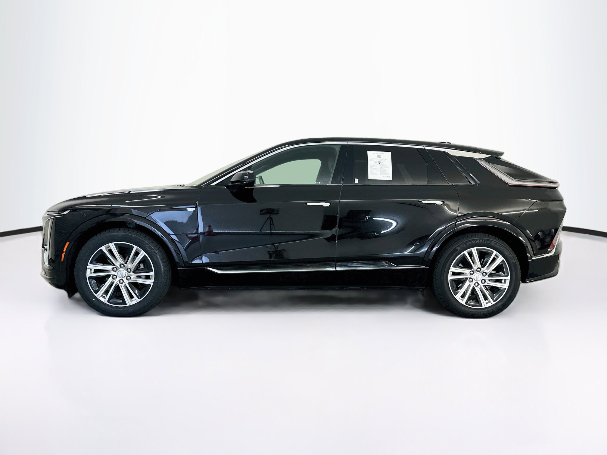Used 2024 Cadillac Lyriq Tech AWD/4WD image 4