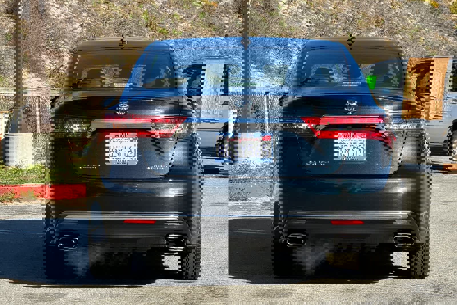 Used 2017 Toyota Avalon Limited image 8