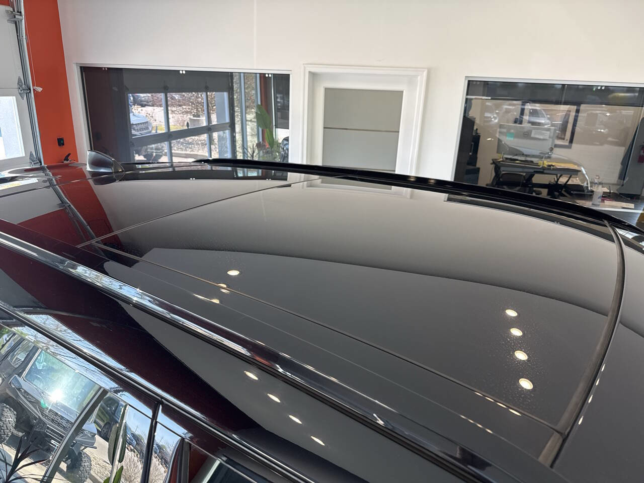 Used 2019 Land Rover Range Rover Velar R-Dynamic SE image 17