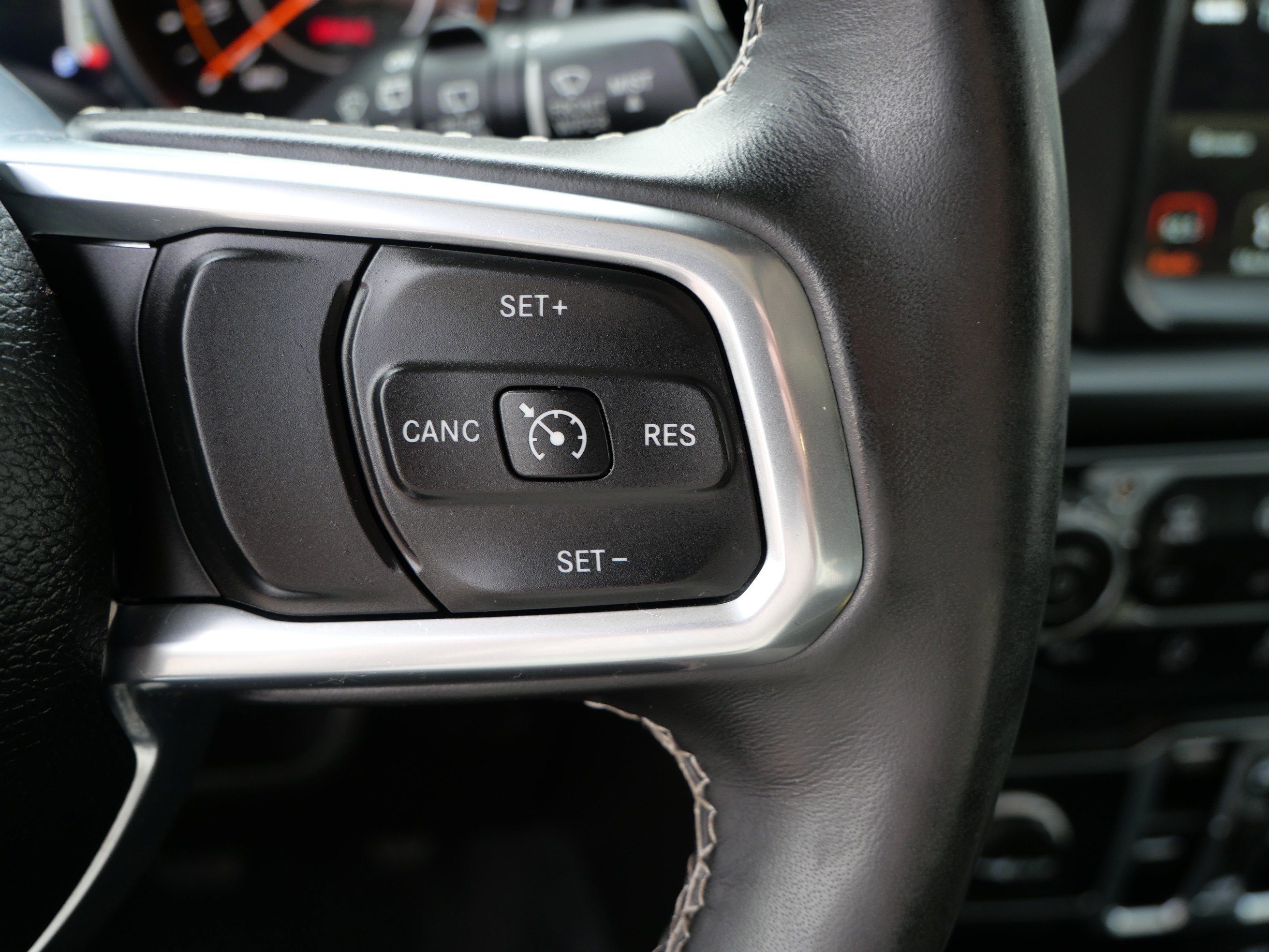 Used 2019 Jeep Wrangler Unlimited Sahara w/ Dual Top Group AWD/4WD image 28