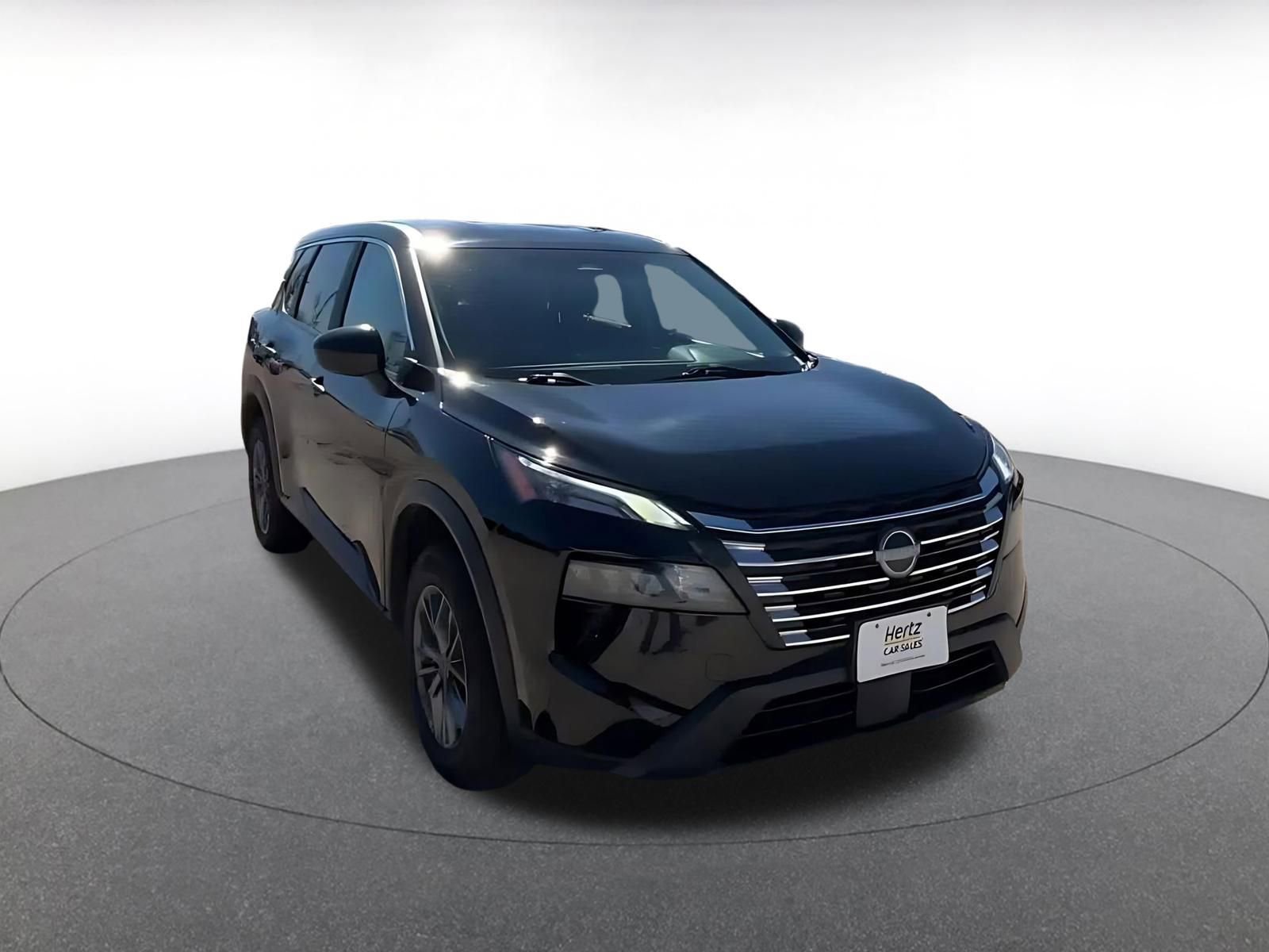 Used 2024 Nissan Rogue S AWD/4WD image 3