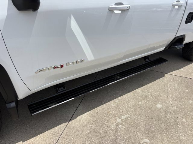 Used 2022 GMC Sierra 2500 AT4 w/ AT4 Premium Plus Package AWD/4WD image 17