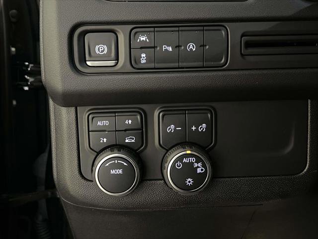 Used 2024 Chevrolet Suburban LT image 19
