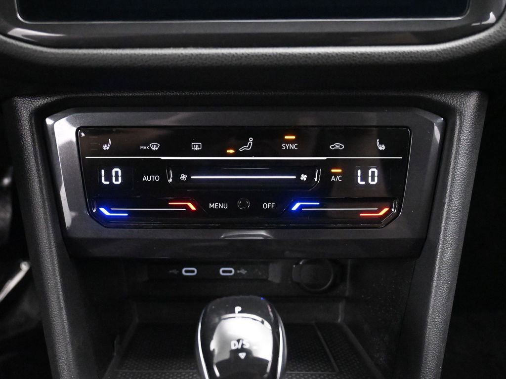 Used 2022 Volkswagen Tiguan SE w/ Panoramic Sunroof Package FWD image 32